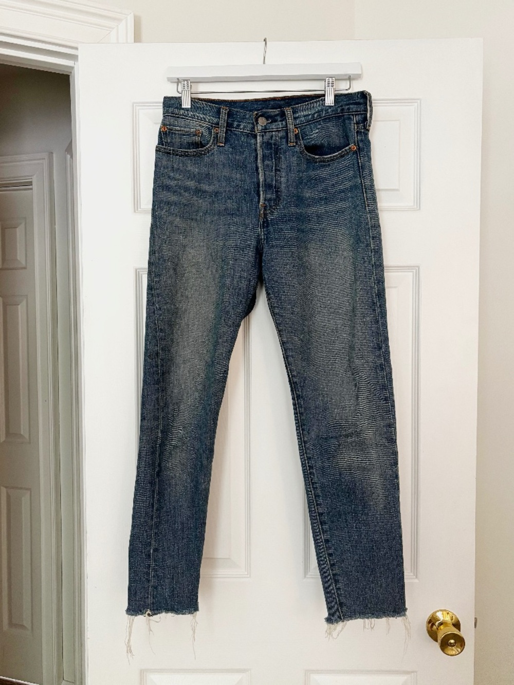 Levi’s White Oak Cone Denim Wedgie Jeans with Raw Hem Size 27